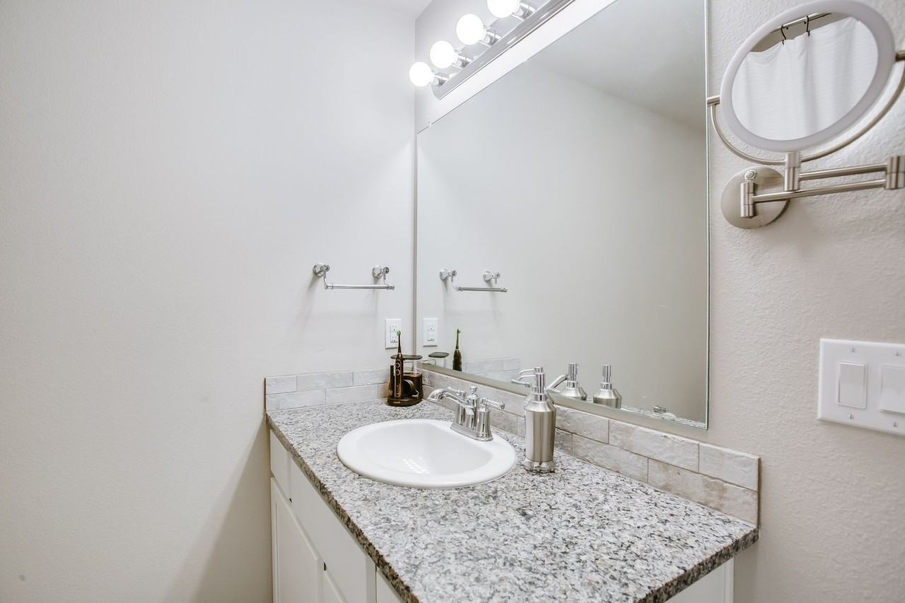 1925 138th St - Photo 5 of 18