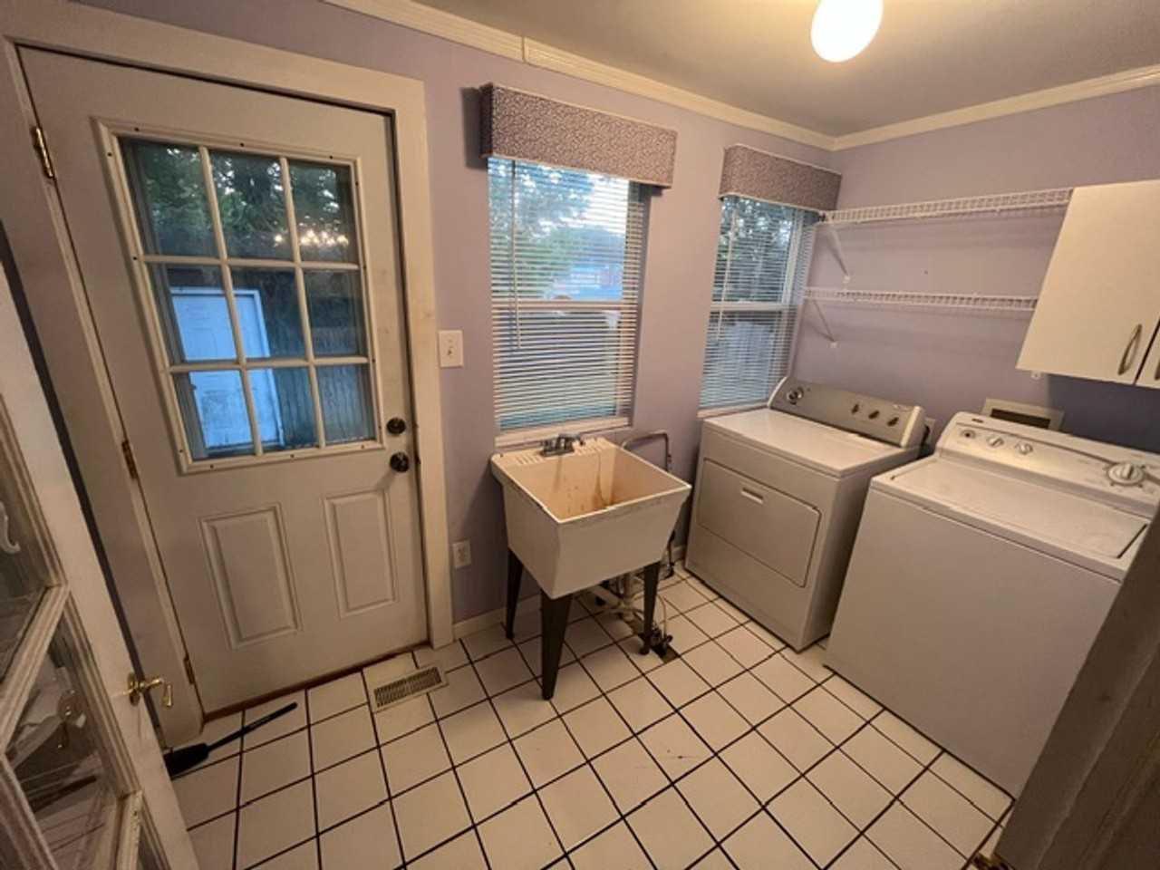 104 S Walnut St - Photo 3 of 10
