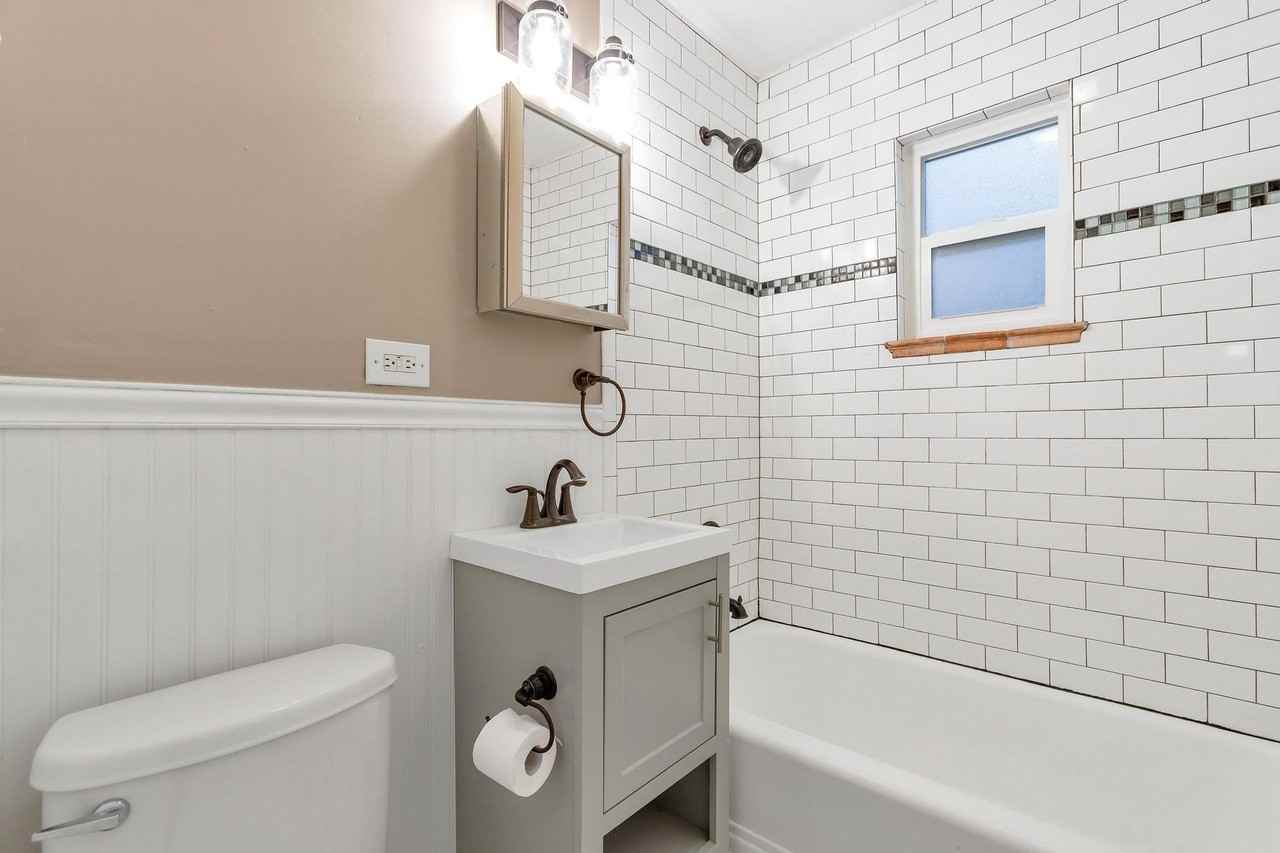 2820-2824 W. 38th - Photo 2 of 8