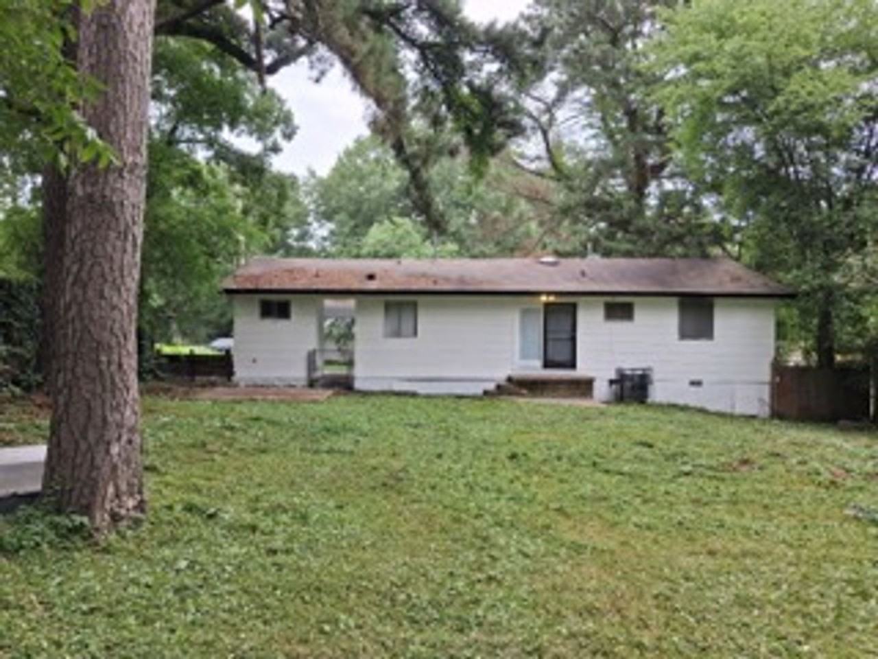 1527 Maria Dr - Photo 2 of 11