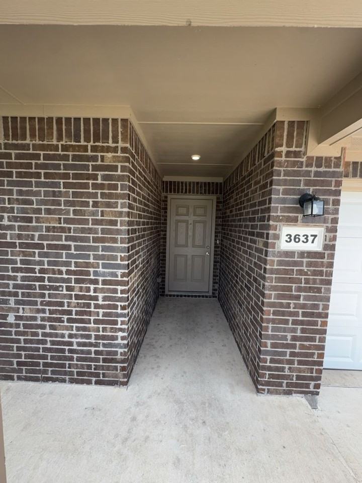 3637 Silver Maple Ln - Photo 2 of 17