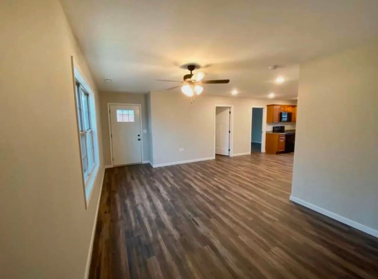 356 Emma St - Photo 7 of 8
