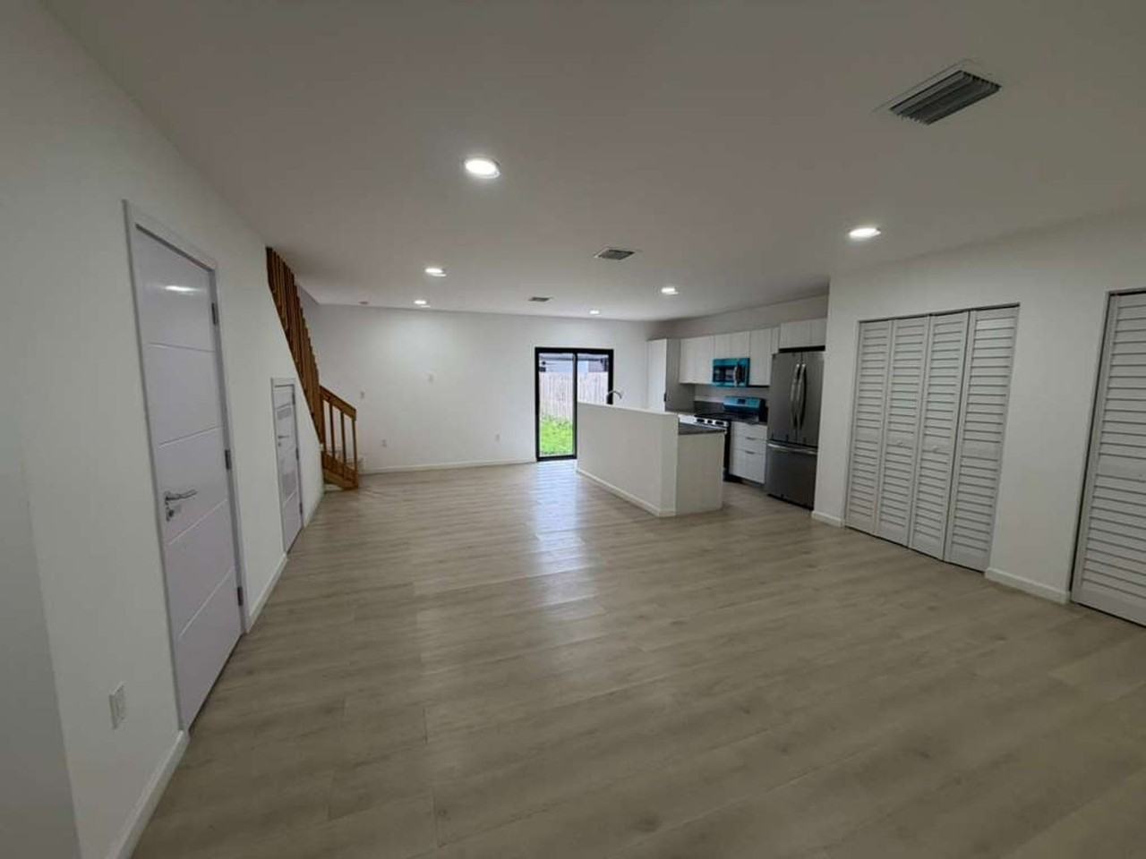 552 Nw 7th St - Photo 6 of 6