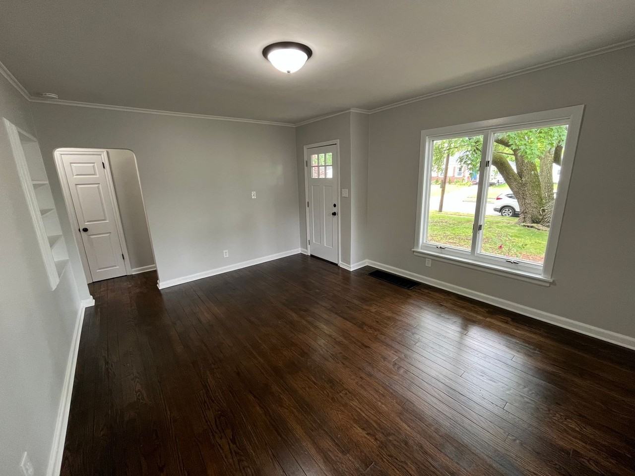870 Melrose Ave - Photo 4 of 20