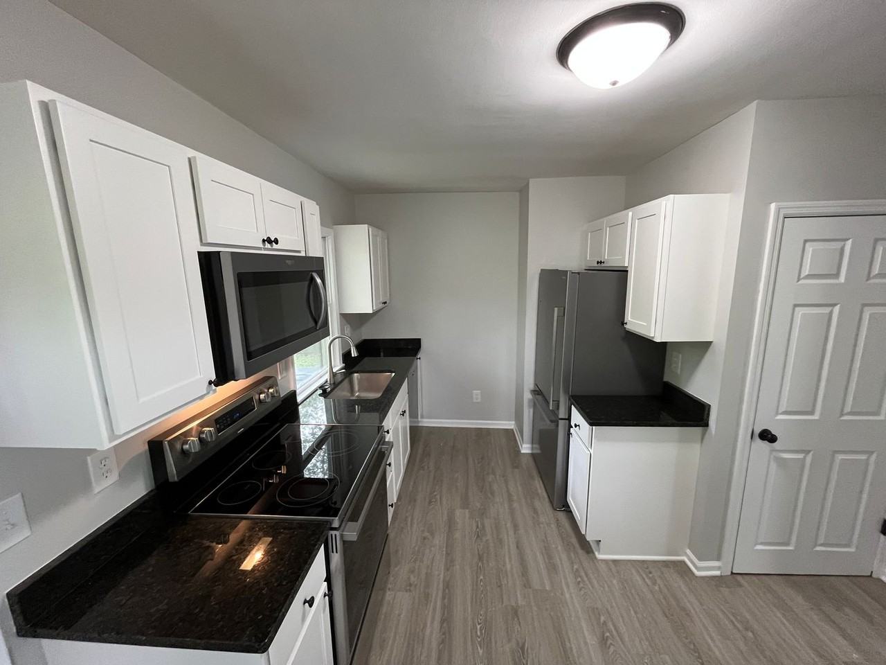 870 Melrose Ave - Photo 6 of 20