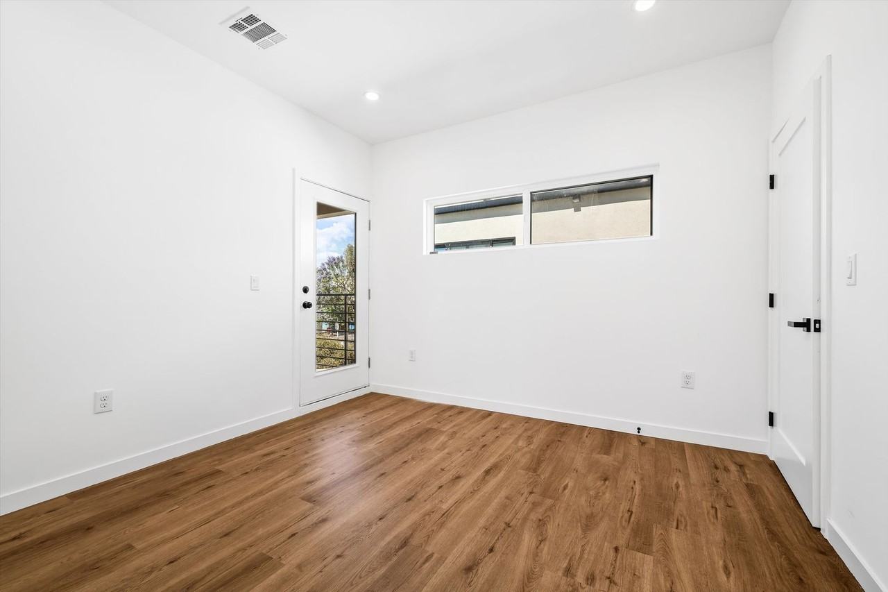 926 S Harvard Blvd - Photo 7 of 17