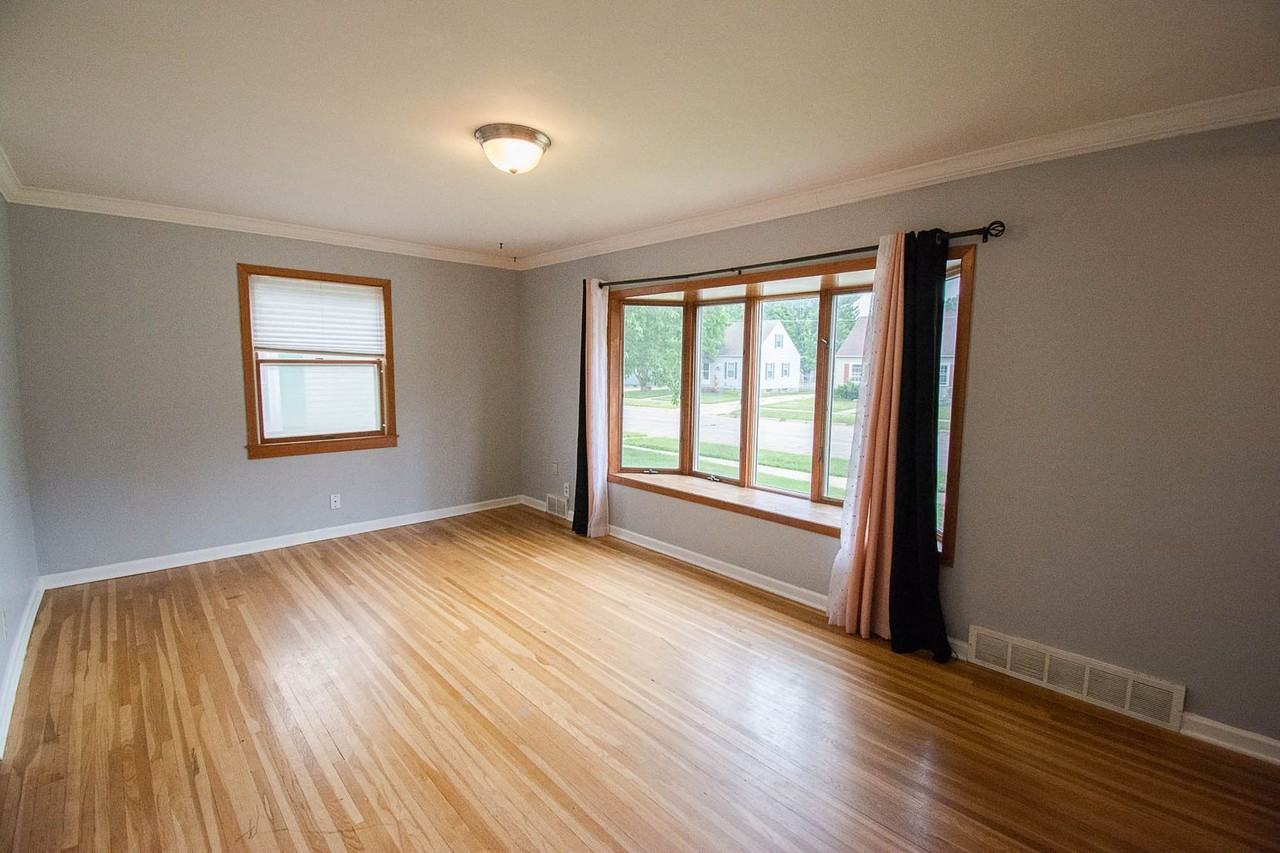 205 15th St Se - Photo 2 of 24