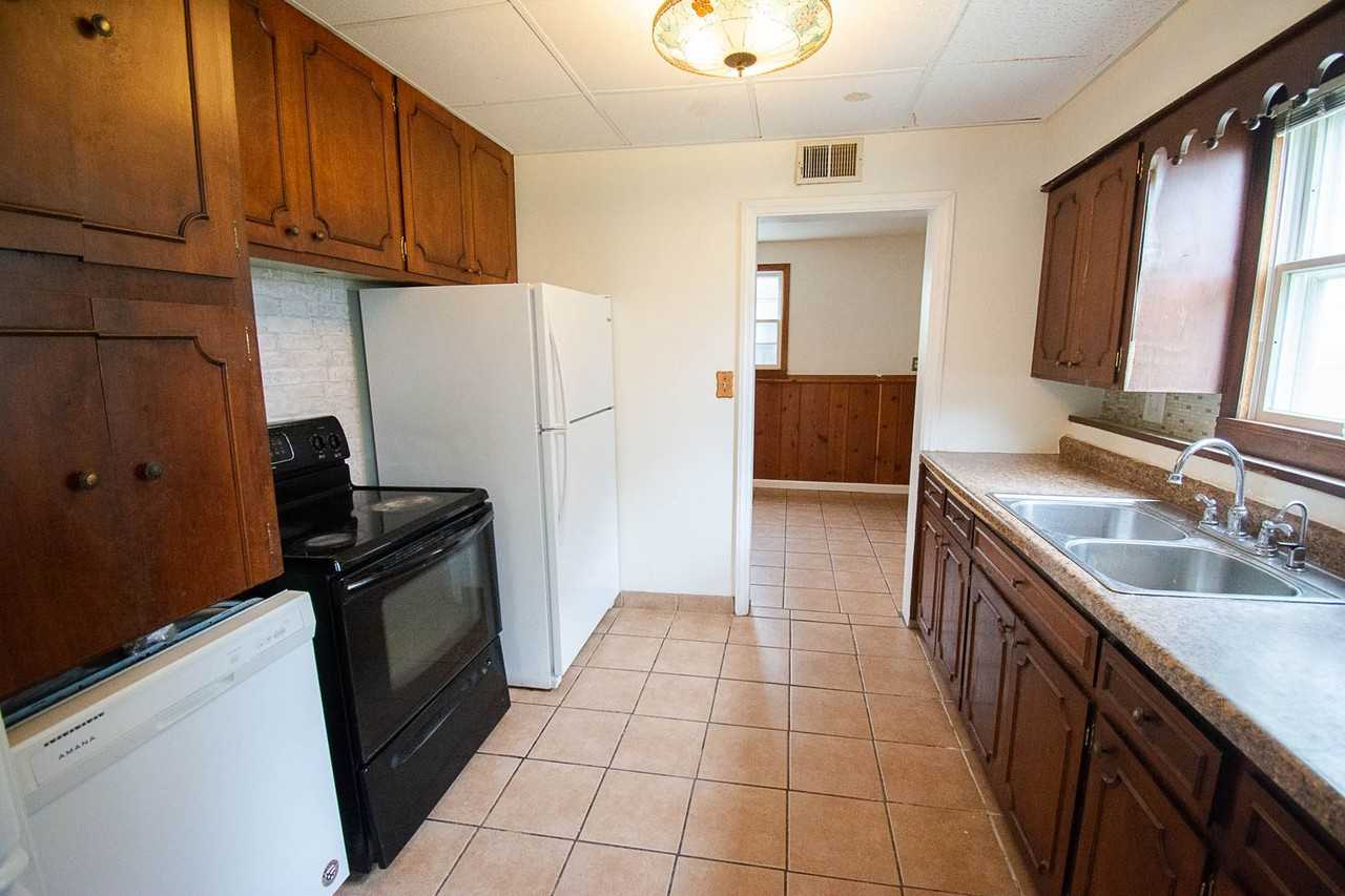 205 15th St Se - Photo 5 of 24