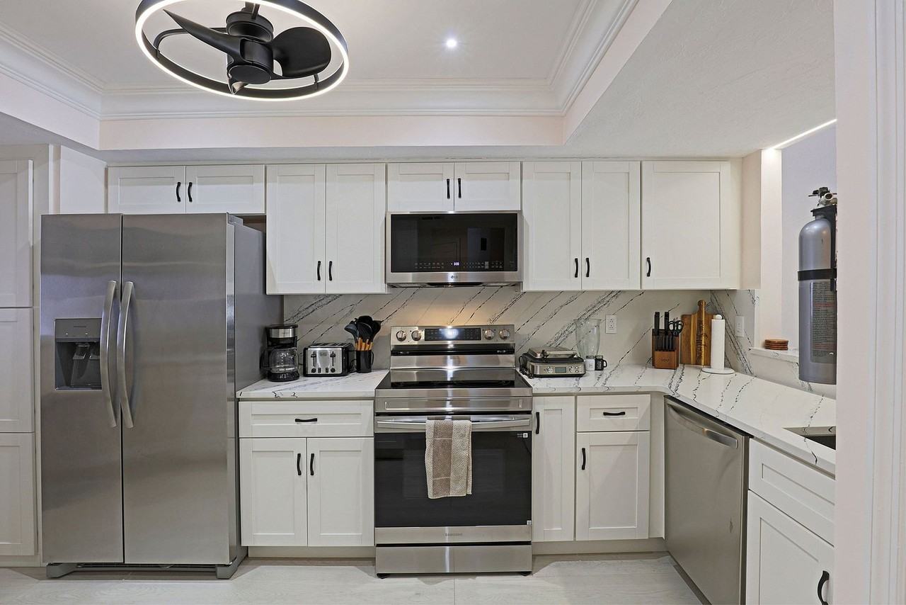 11921 Seabreeze Cove Ln - Photo 4 of 50