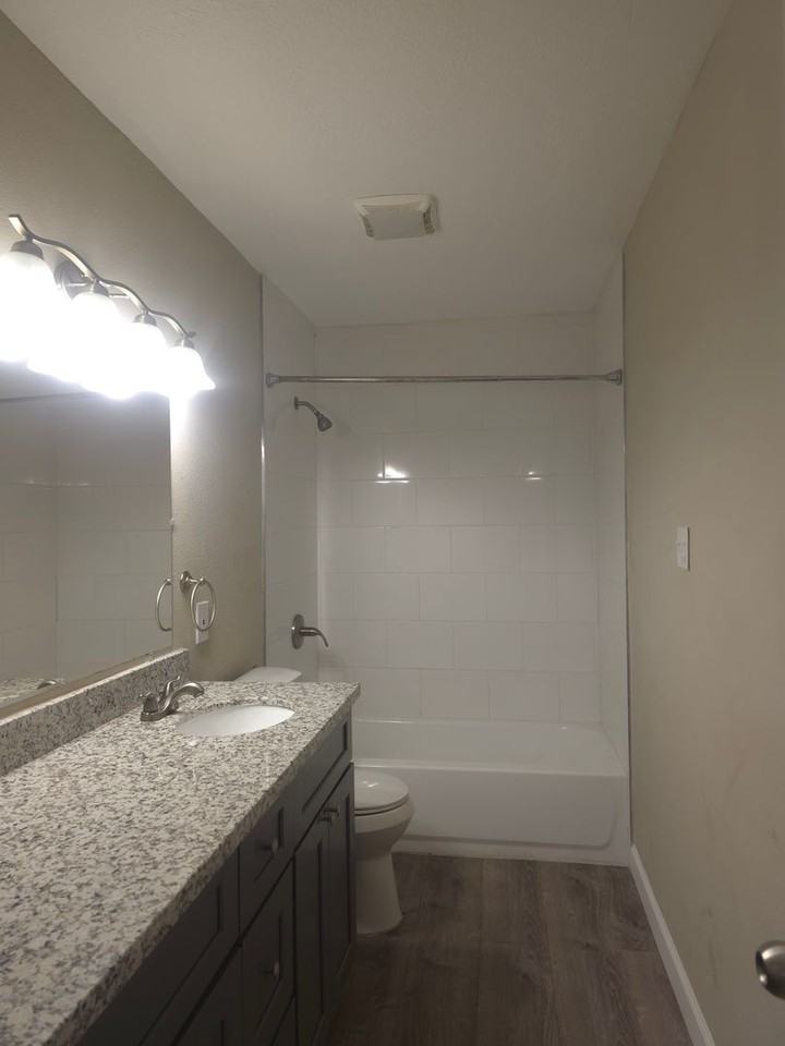 3121 General Twining St - Photo 5 of 15