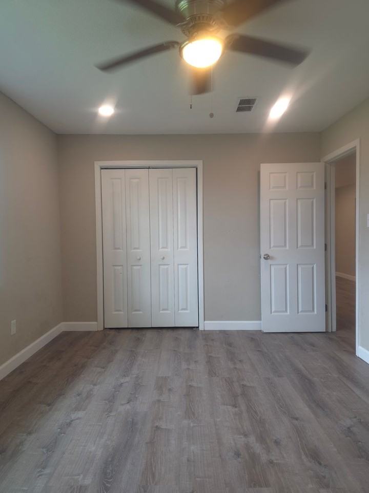 3121 General Twining St - Photo 6 of 15