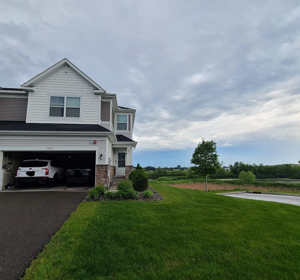 7254 Yellowstone Ct N - Photo 2 of 39