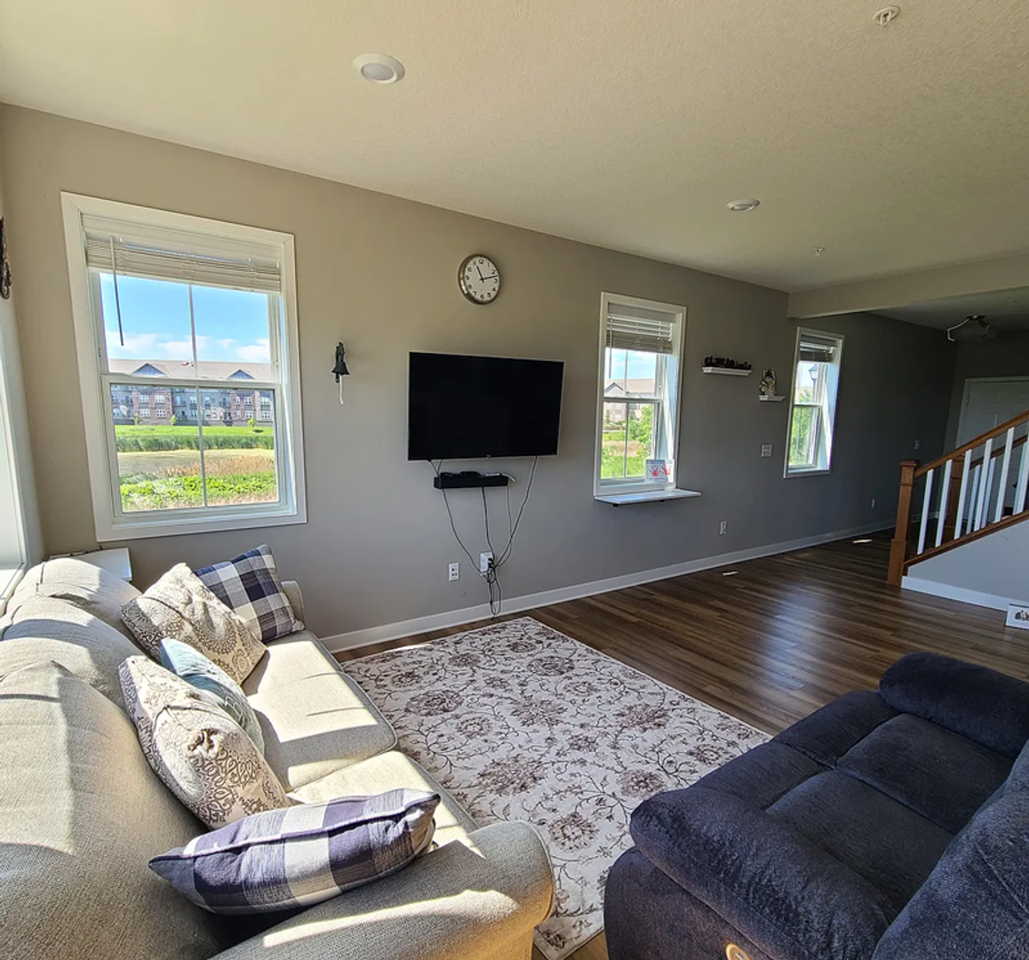 7254 Yellowstone Ct N - Photo 6 of 39