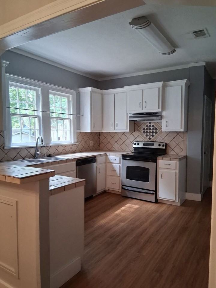 516 Hartfield St - Photo 5 of 19
