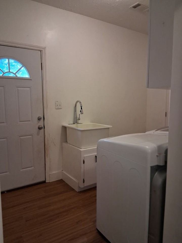 516 Hartfield St - Photo 7 of 19