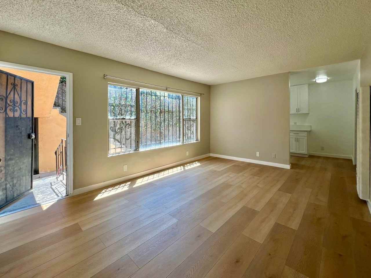 533 W. 75th Street Los Angeles, CA 90044 - Photo 7 of 25