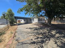 featured image of 1631 N Chaparral Dr