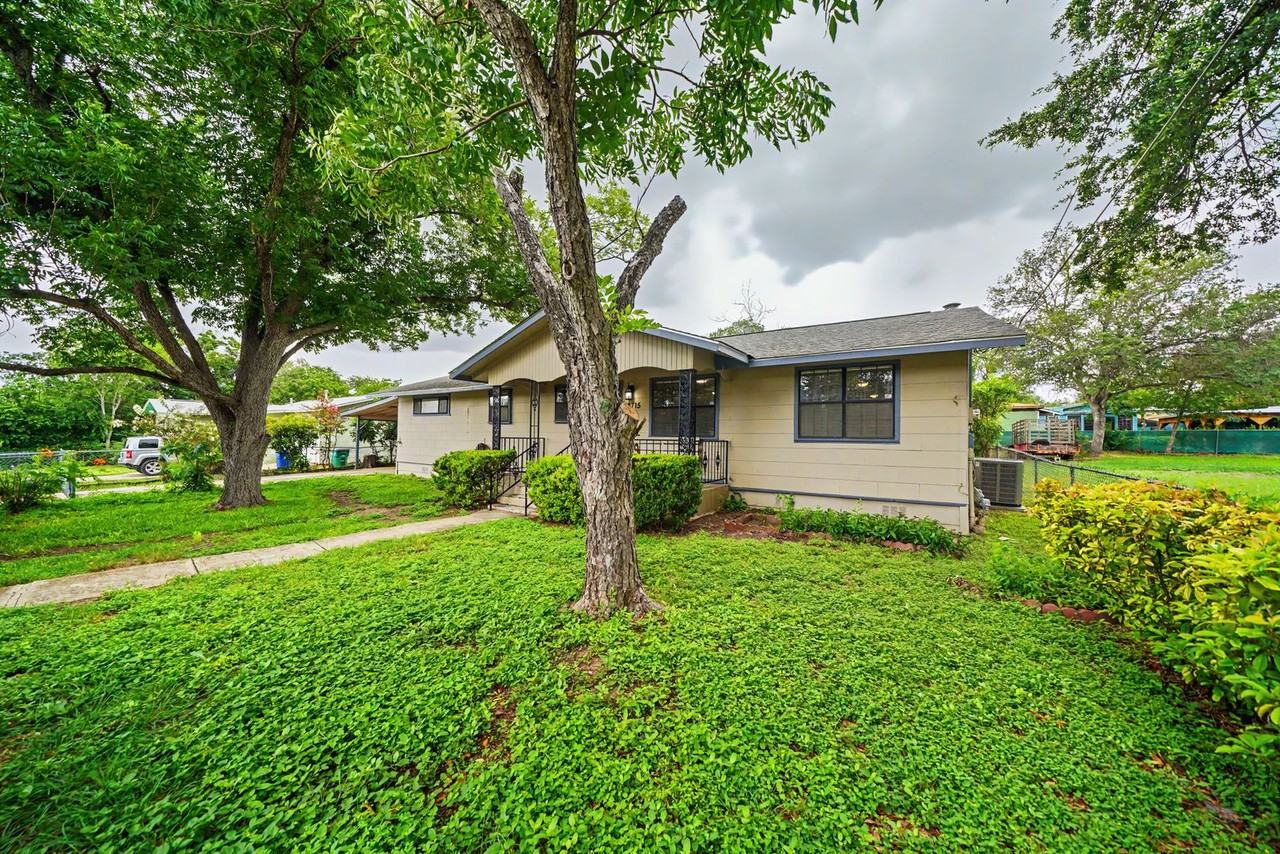 12715 Middle Ln - Photo 2 of 41