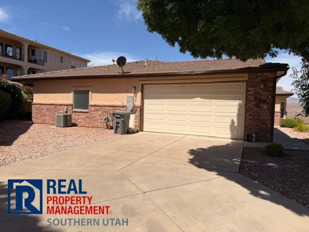 685 W Windsor Dr - Photo 2 of 25