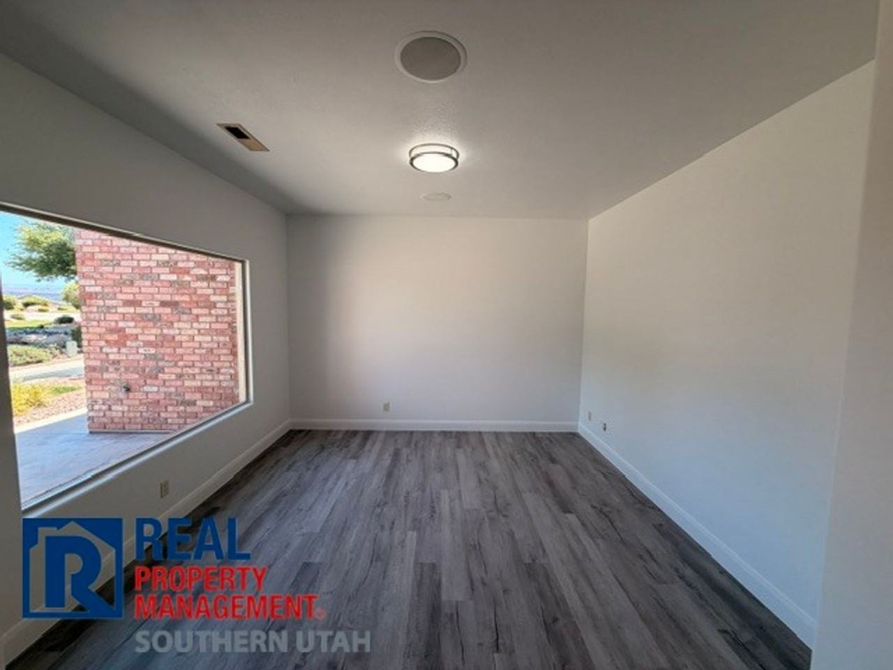 685 W Windsor Dr - Photo 4 of 25