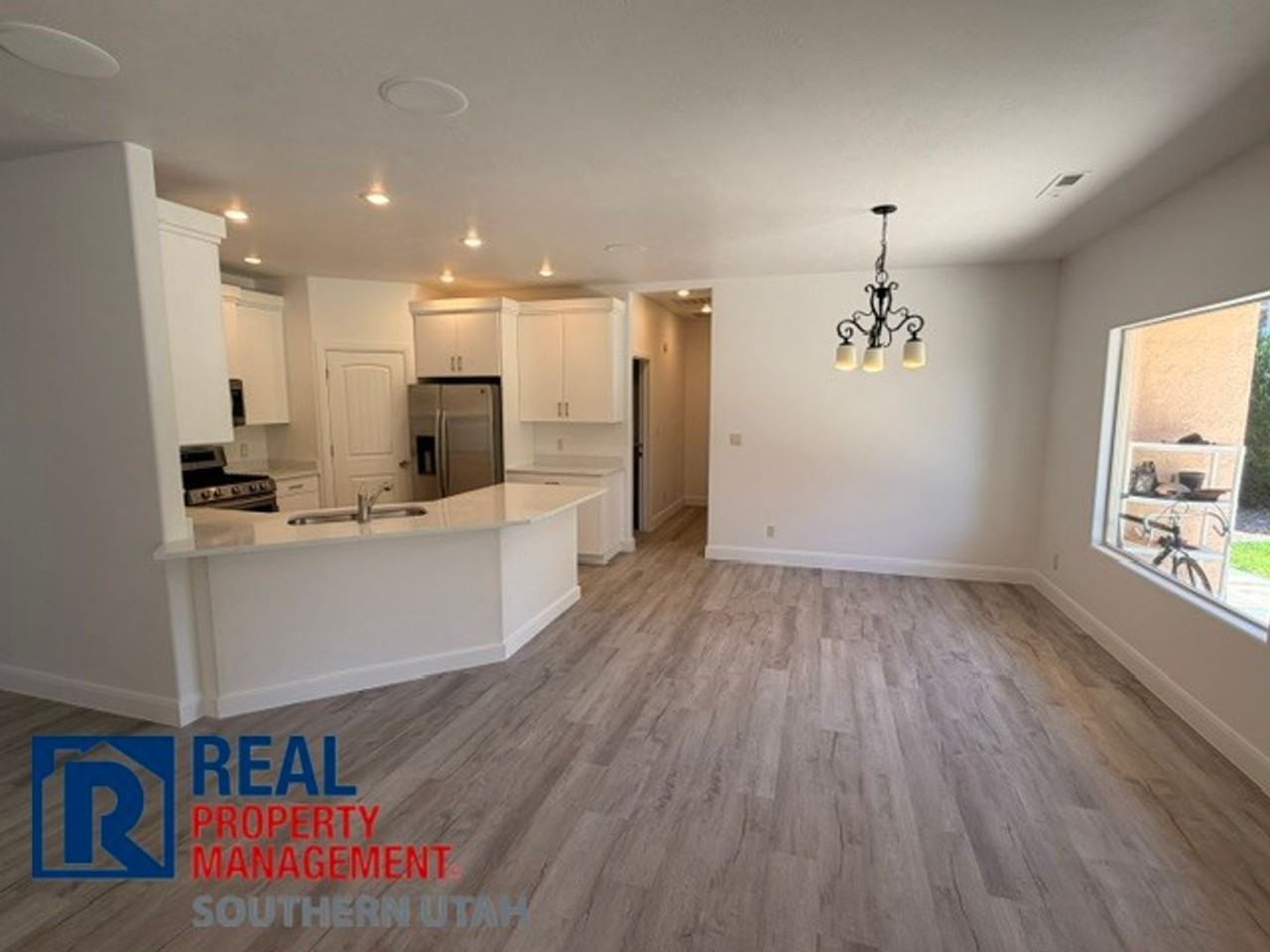 685 W Windsor Dr - Photo 7 of 25