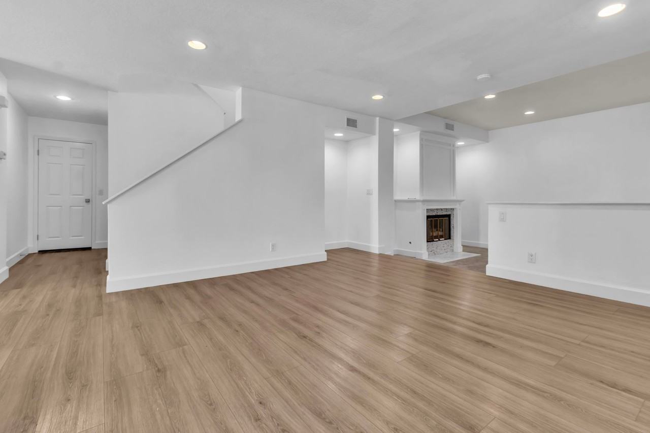 364 E Yale Loop #13 - Photo 5 of 35