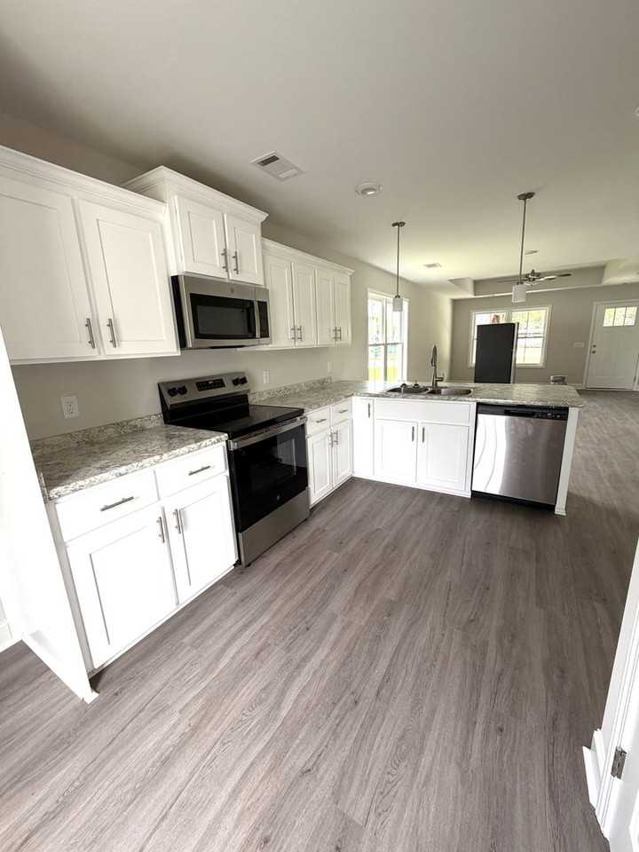 4 Roundtree St