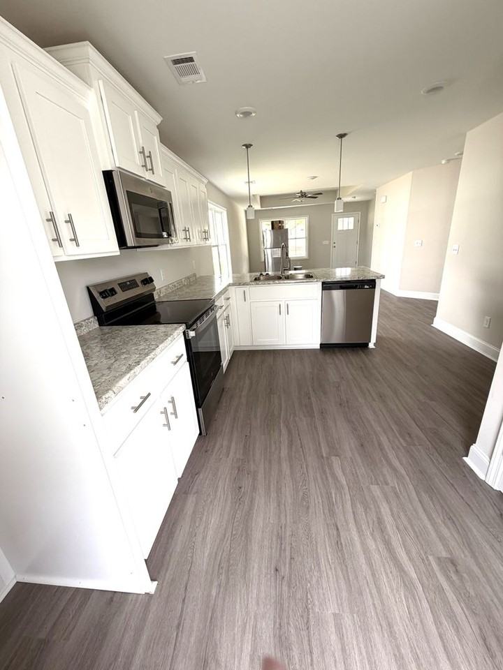4 Roundtree St - Photo 3 of 15