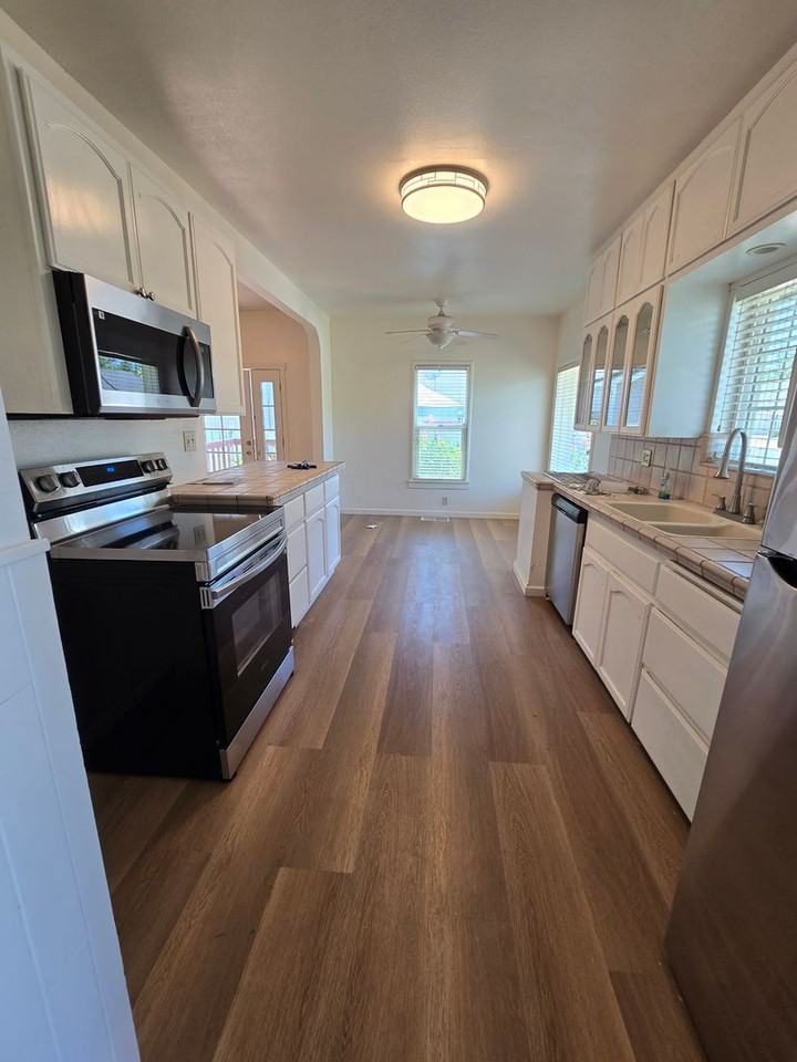 2812 St Bonaventure Dr - Photo 5 of 13