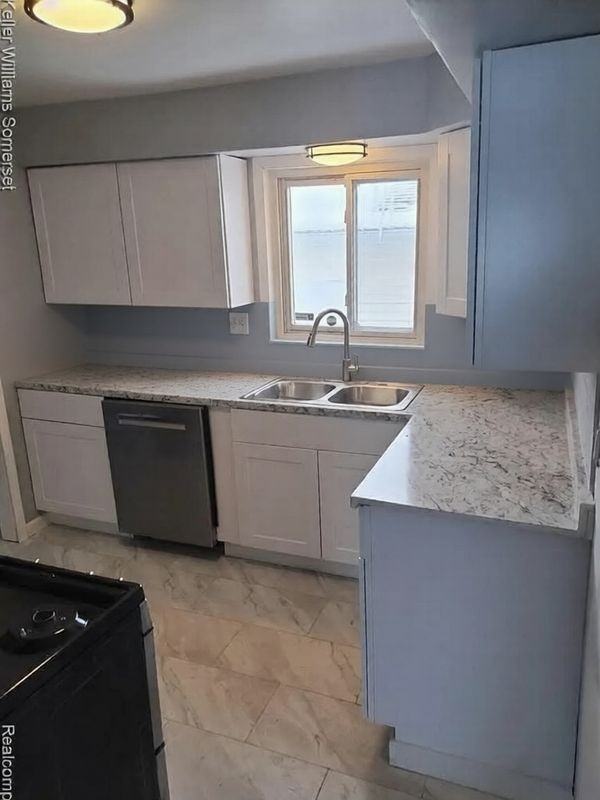 8145 Lozier Ave - Photo 2 of 18