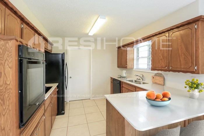 504 N Avery Dr - Photo 2 of 17