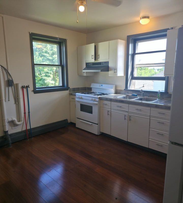 134 Nicholson St - Photo 3 of 13