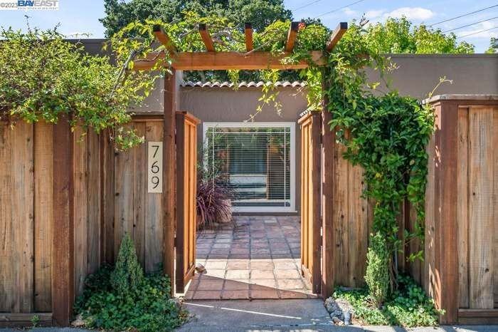 769 Vincente Ave - Photo 2 of 44