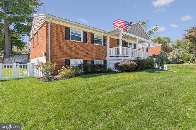 1911 Radford Dr - Photo 2 of 18