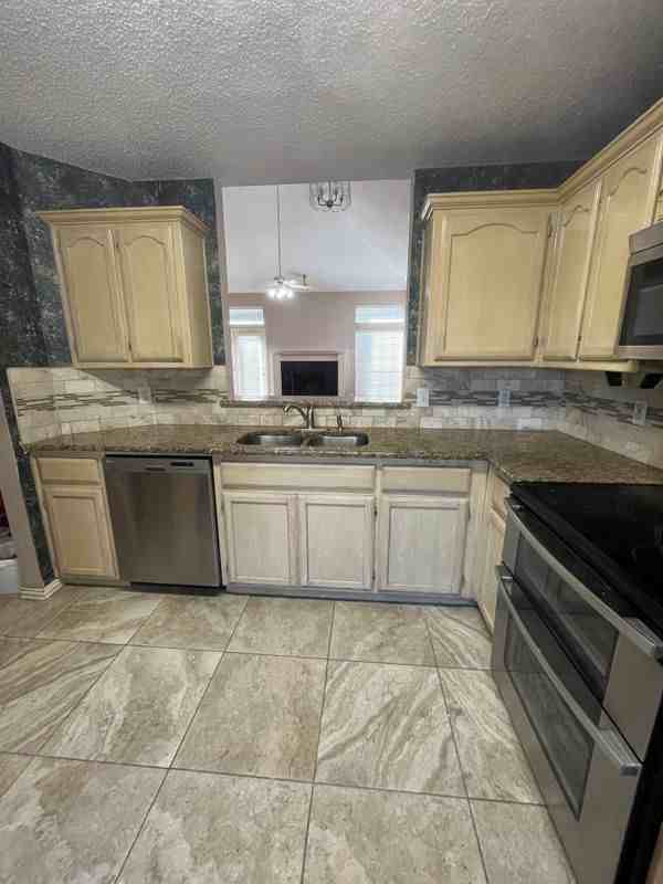 3051 Renaissance Ct - Photo 3 of 15