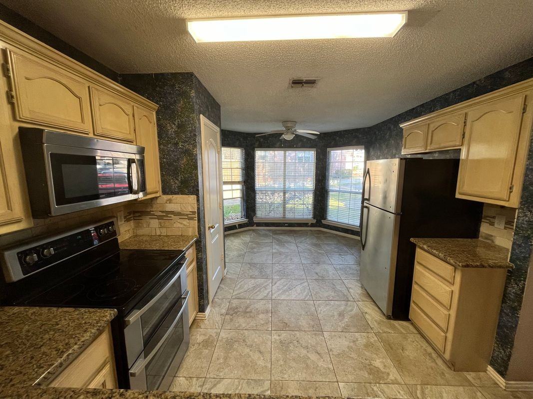 3051 Renaissance Ct - Photo 4 of 15