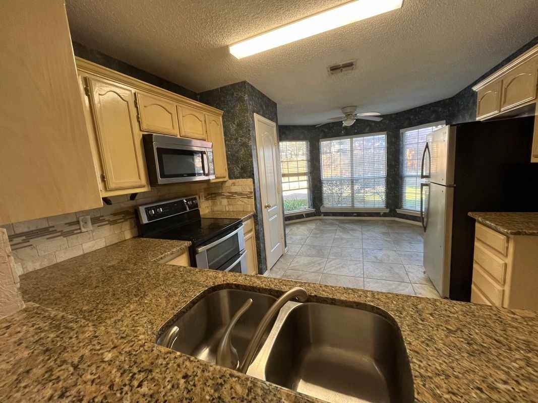 3051 Renaissance Ct - Photo 6 of 15