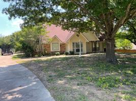 featured image of 932 Valley View Ave