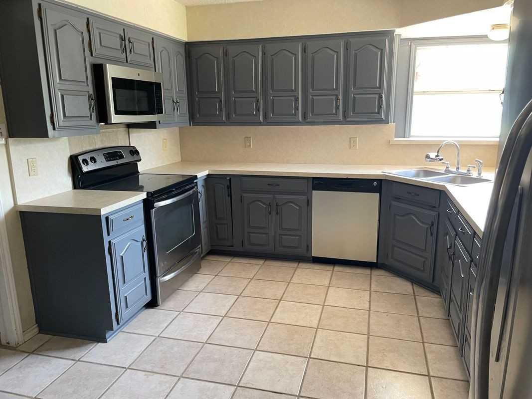 932 Valley View Ave - Photo 3 of 13