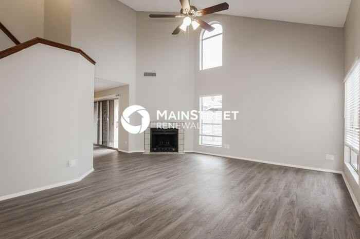 526 E Utopia Rd - Photo 2 of 16