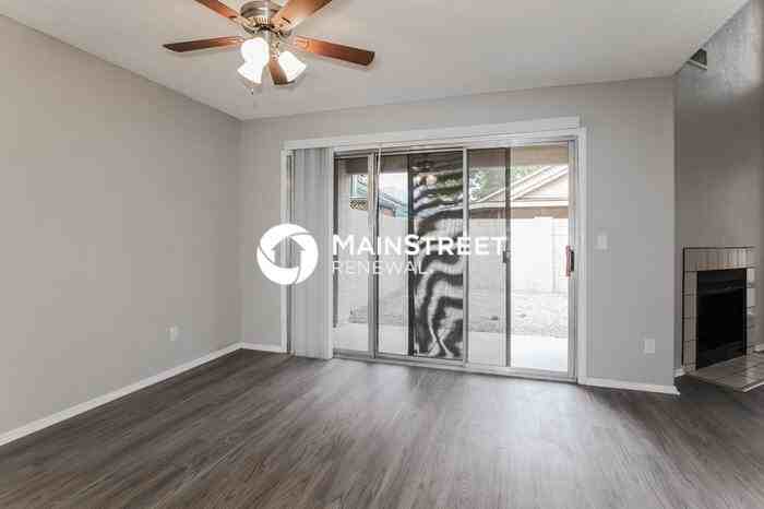 526 E Utopia Rd - Photo 4 of 16