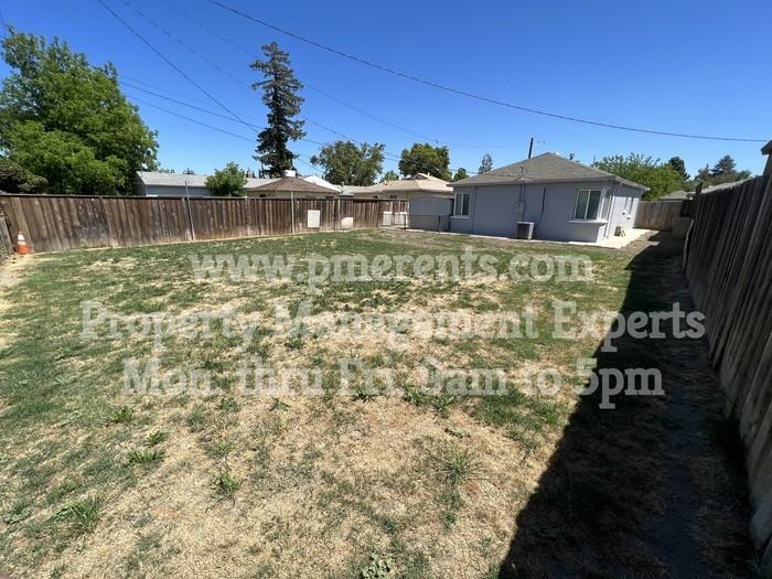 1759 Middlefield Ave - Photo 3 of 24