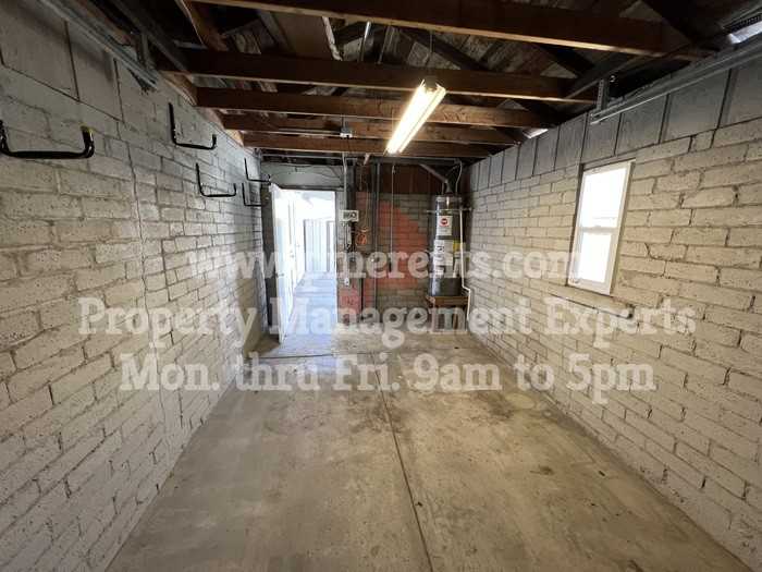 1759 Middlefield Ave - Photo 5 of 24
