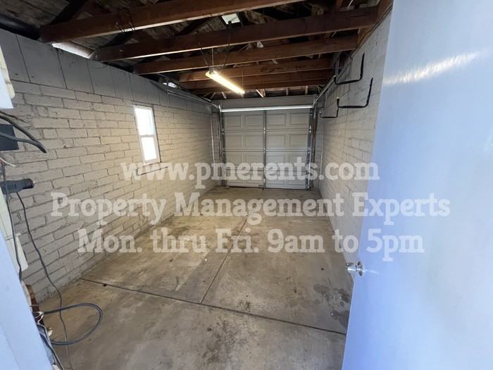 1759 Middlefield Ave - Photo 6 of 24