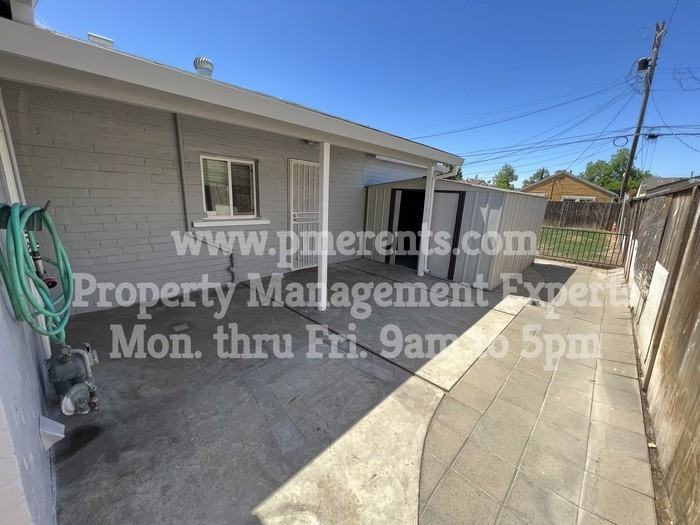 1759 Middlefield Ave - Photo 7 of 24