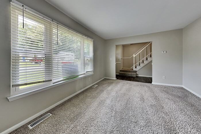 8 Lasonia Ct - Photo 4 of 22