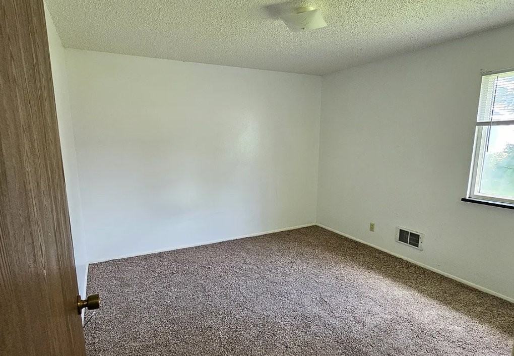 835 W Main St - Photo 5 of 8
