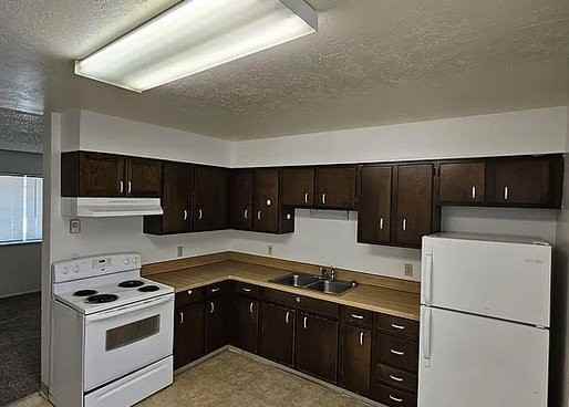 835 W Main St - Photo 7 of 8