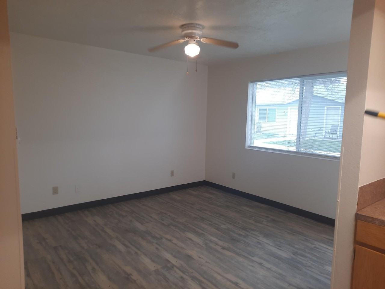 725 Lomax St - Photo 6 of 10