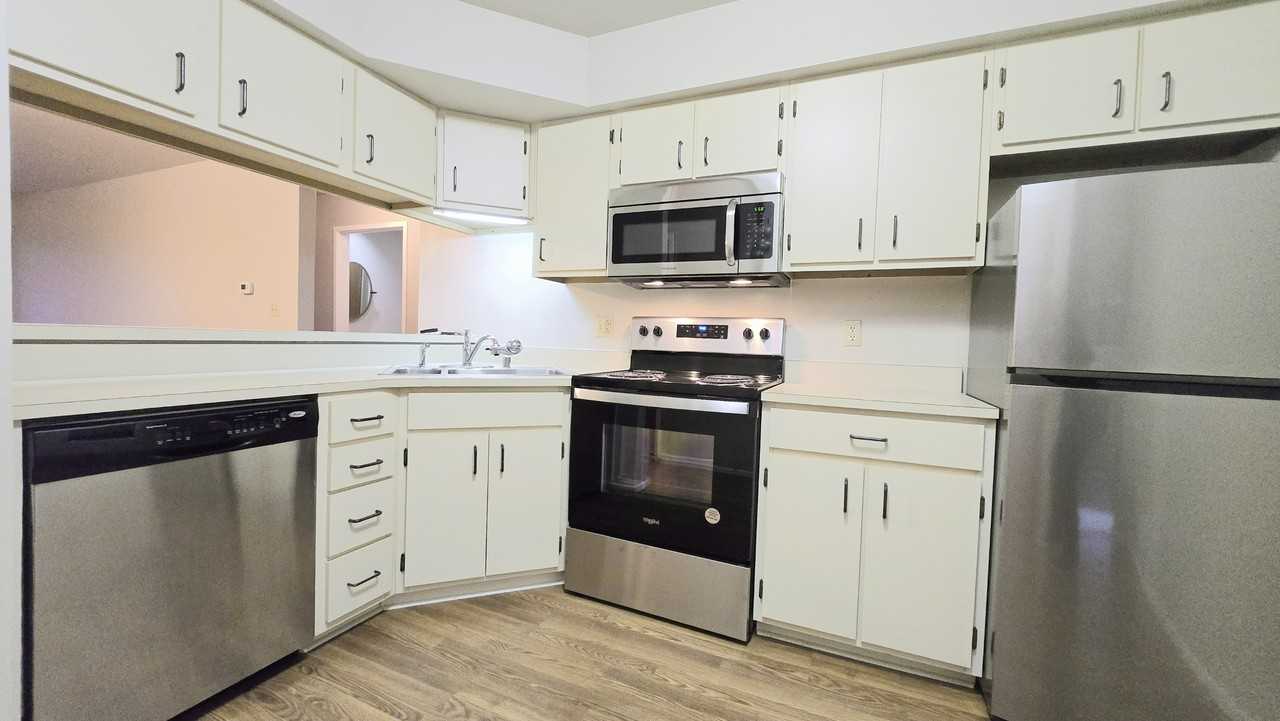 815 W Puetz Rd #815 - Photo 7 of 9